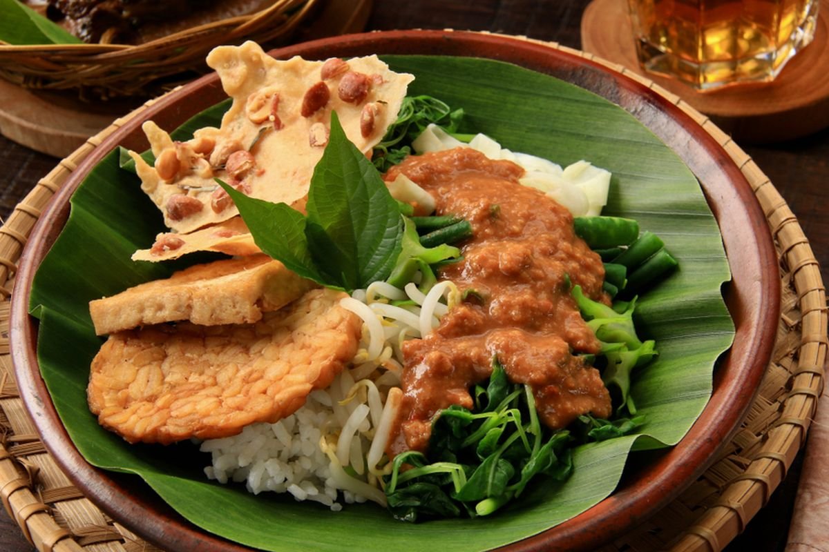 How to Make Nasi Pecel – Classic Javanese Peanut Sauce Rice Bowl